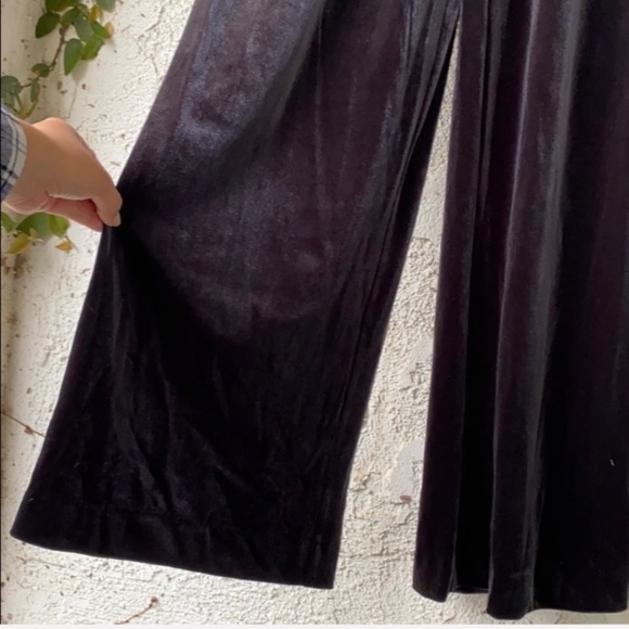 Velvet Black Halter Jumpsuit Size 4,6,8 - Picture 6 of 7